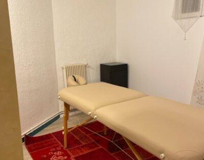 Location d’une salle de 7m2 meublé avec une table de massage à Aix-en-provence