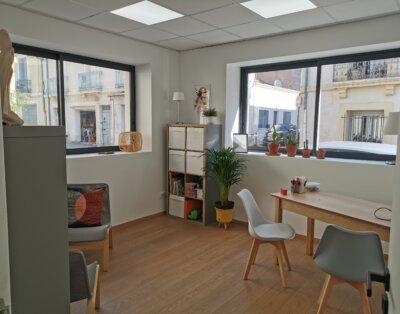 Sous-location d’un bureau de 15m2 un jour par semaine dans un bureau meublé à Montpellier.