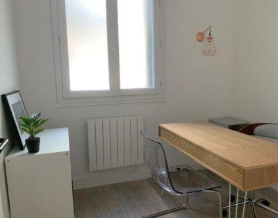 Location d’un bureau de 6 m2 loué meublé dans le 20ème arrondissement de Paris.