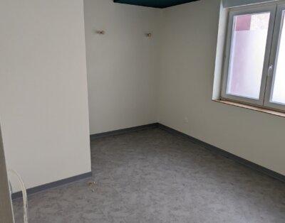 Location à temps complet d’un bureau de 12 m2 non meublé à NEUVES-MAISONS.