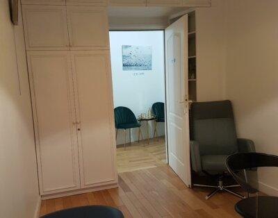 Sous-location 1 jour par semaine d’un bureau loué meublé de 11 m2 dans Paris 16.
